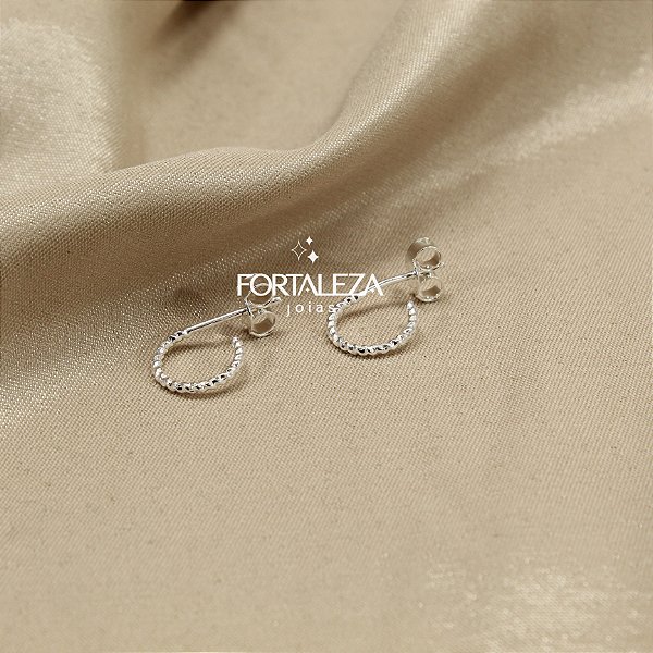 Brinco Argola com Design Torcido Banhado a Prata 925