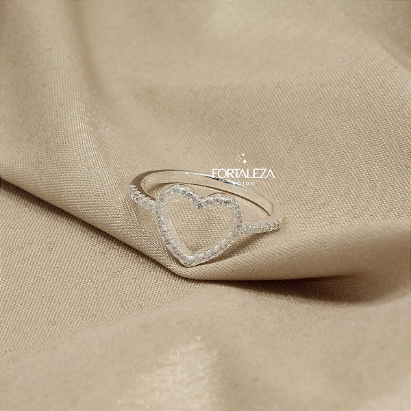 Anel de Coração Vazado com Zircônia Cristal em Prata 925