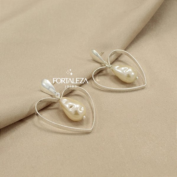 Brinco de Coração com Pérola Barroca Banhado a Prata
