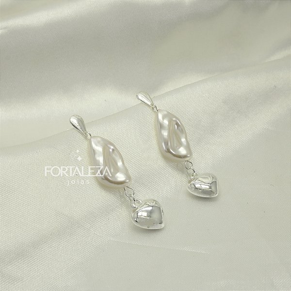 Brinco de Pérola Barroca com Coração Banhado a Prata