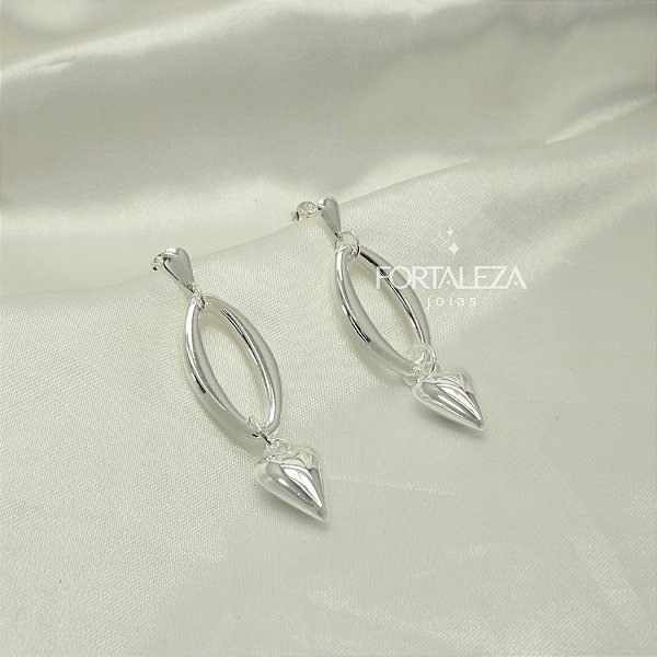 Brinco Oval com Coração Polido Banhado a Prata