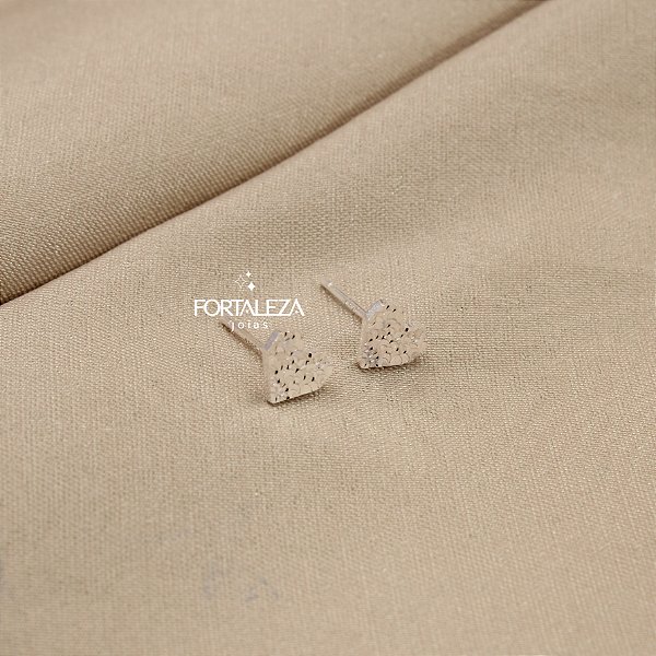 Brinco Coração com Design Diamantado em Prata 925