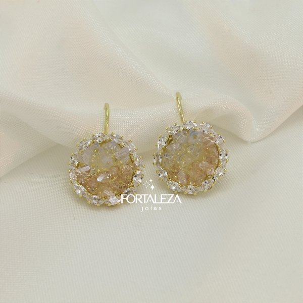 Brinco Cravejado em Zircônia e Cristais Banhado a Ouro 18k