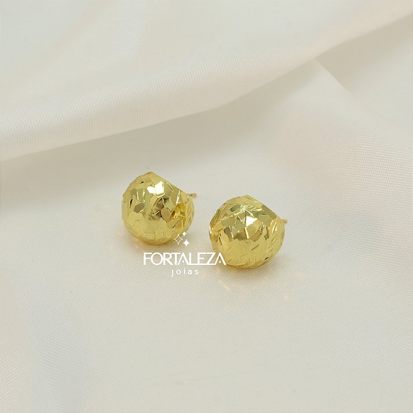 Brinco Meia Argola com Design Diamantado Banhado a Ouro 18k