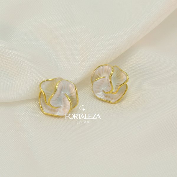 Brinco de Flor Esmaltada Banhado a Ouro 18k