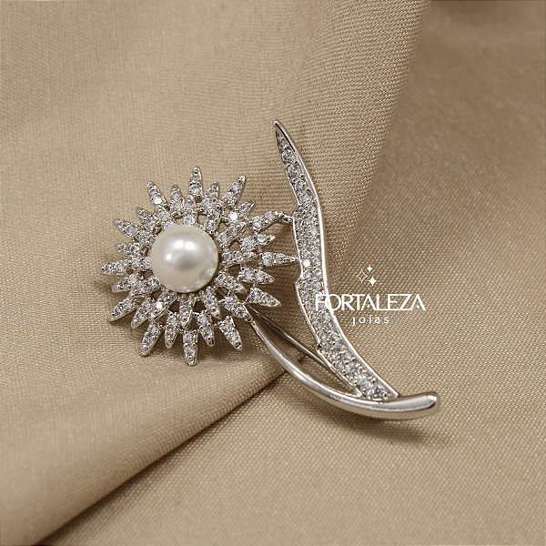 Broche Flor Cravejada em Zircônia Banhado a Ouro Branco