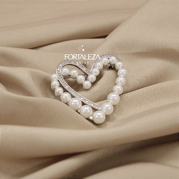 Broche Coração com Pérolas e Zircônia Banhado a Ouro Branco