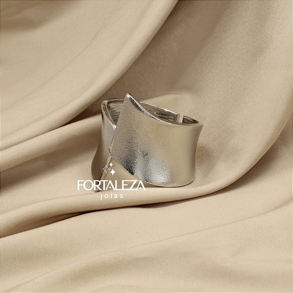 Bracelete com Design Assimétrico Banhado a Ródio Branco