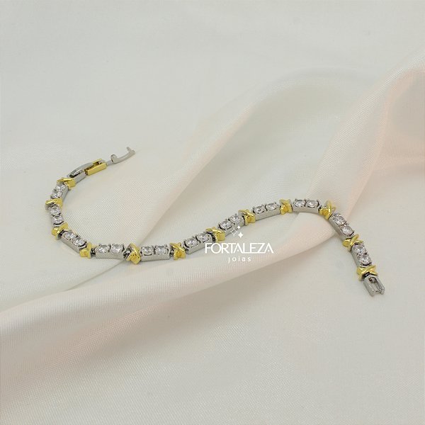 Pulseira com Detalhes em X e Cravejada Banhado a Ouro Branco