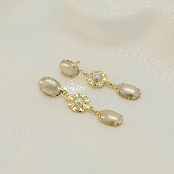 Brinco de Pérolas com Flor Banhado a Ouro 18k