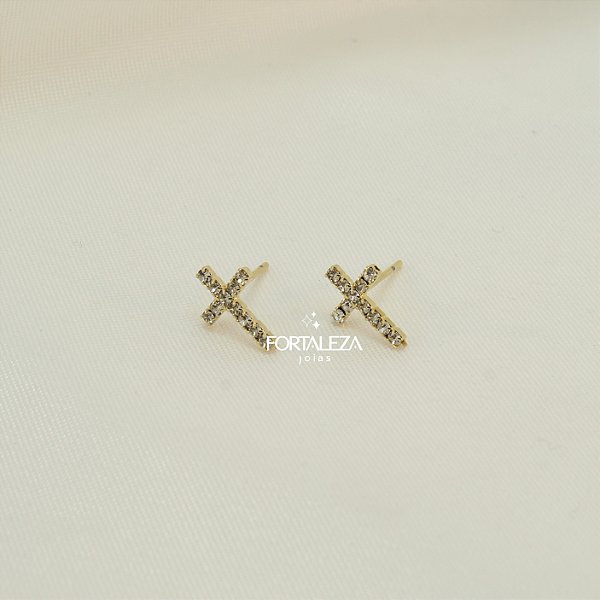 Brinco Cruz Cravejada em Zircônia Cristal Banhado a Ouro 18k