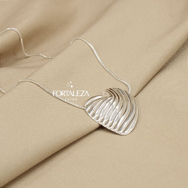 Gargantilha de Coração Texturizado Banhado a Prata