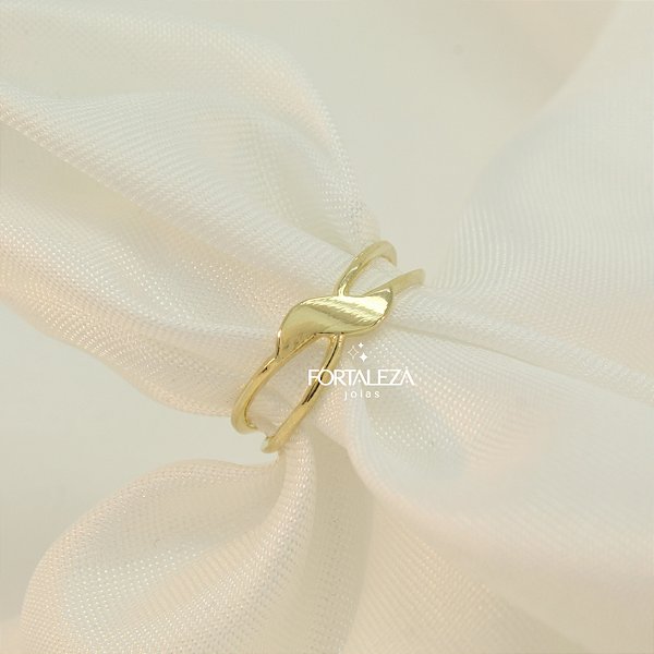 Anel Vazado com Detalhe Ondulado Banhado a Ouro 18k