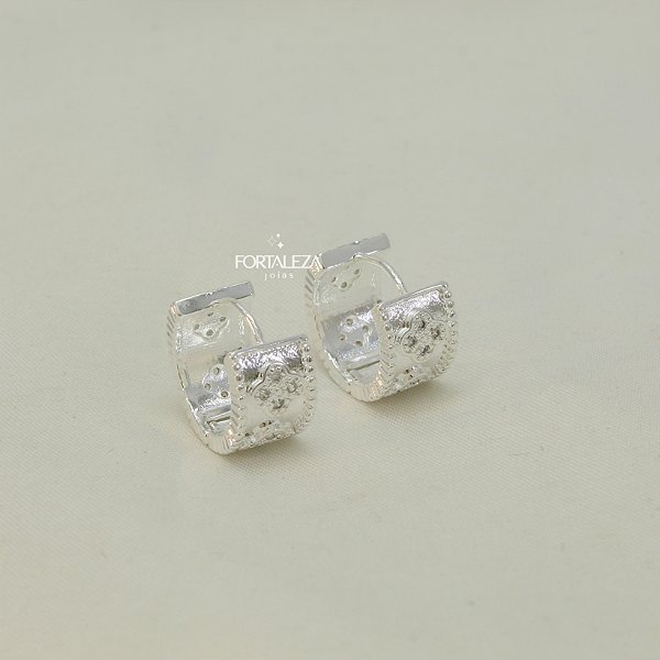 Brinco Argola Trevo Trabalhado em Zircônia Cristal Banhado a Prata