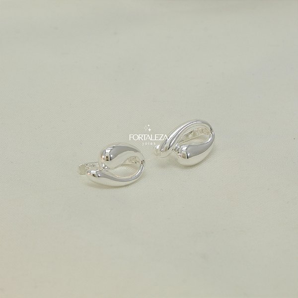 Brinco de Gota Dupla Entrelaçada Banhado a Prata