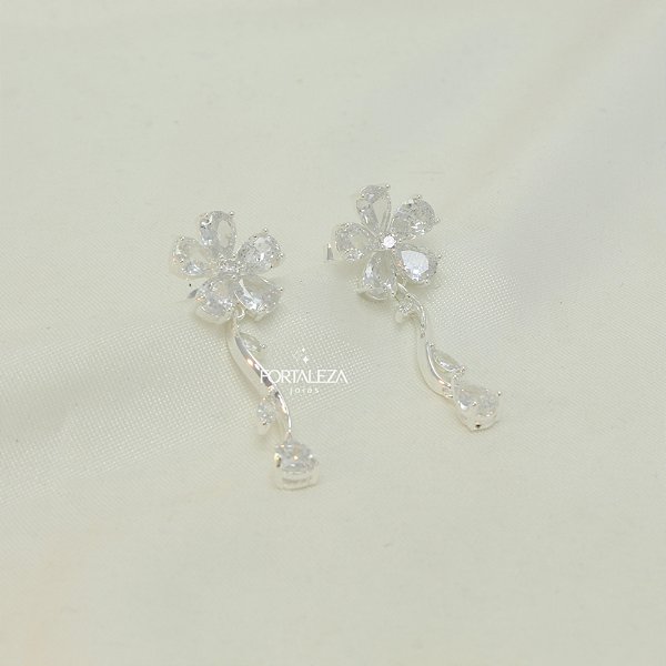 Brinco Flor Cravejada com Ramo Pendurado Banhado a Prata