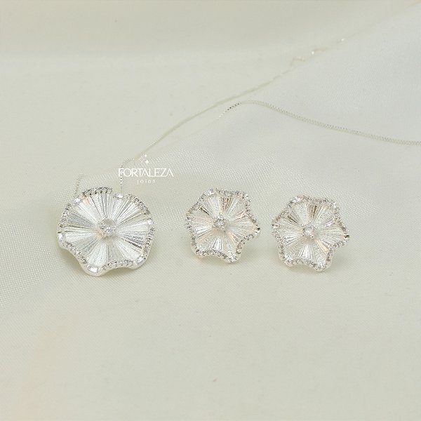 Conjunto de flores com Bordas de Zircônia em Cristal Banhado a Prata
