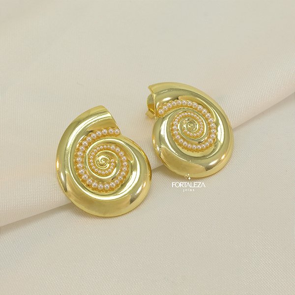 Brinco Caracol com Mini Pérolas Banhado a Ouro 18k