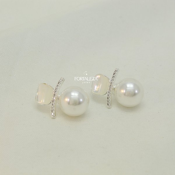 Brinco com Design Geométrico Sofisticado Banhado a Prata