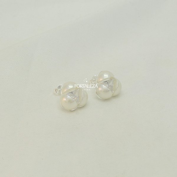 Brinco com Design Trevo e Zircônia Central Banhado a Prata