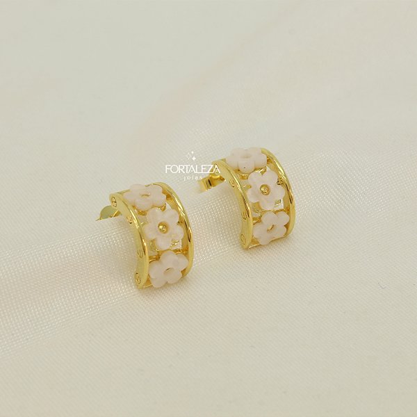 Brinco Argola de Flores Brancas Banhado a Ouro 18k