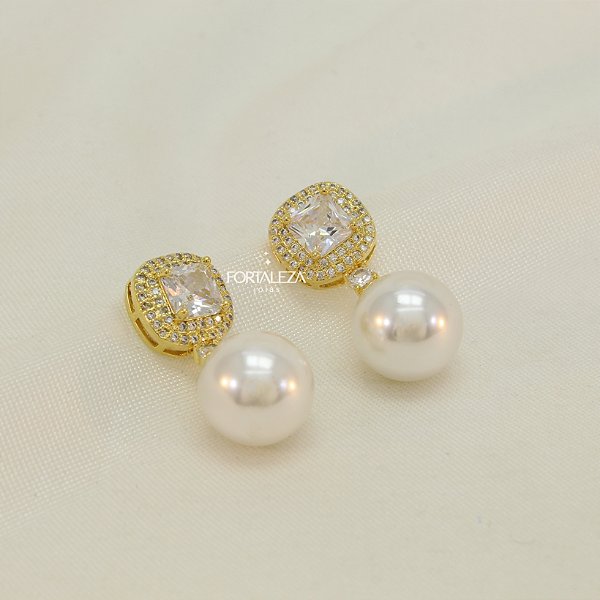Brinco Pérola Base Quadrada Cravejada Banhado a Ouro 18k