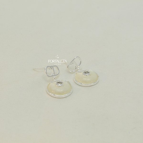 Brinco Inspiração Christian Dior Resina Branca e Zircônia Banhado a Prata