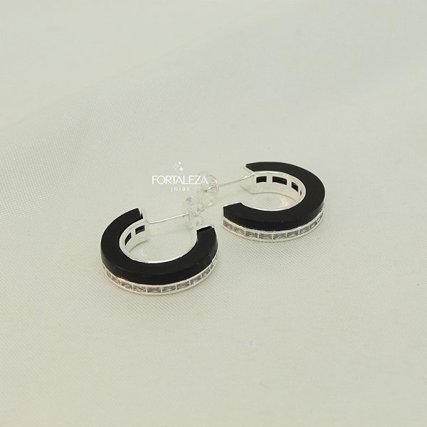 Brinco Argola Metade Branco e Zircônia Cristal Banhado a Prata