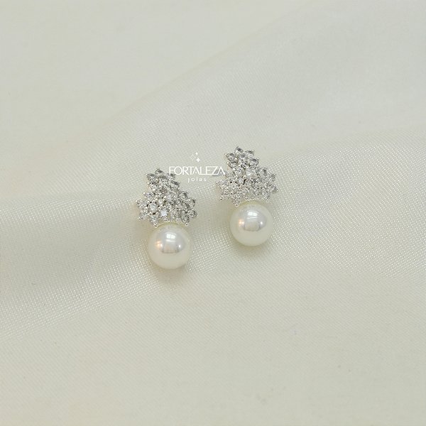 Brinco de Pérola com Topo Cravejado em Zircônias Banhado a Prata