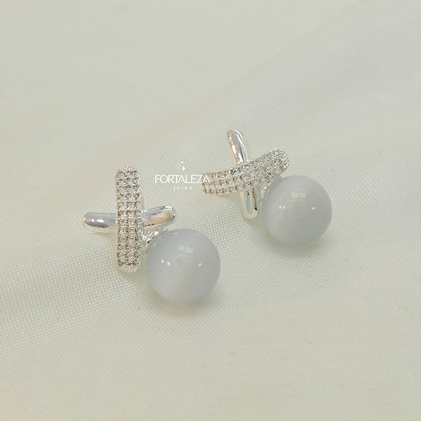 Brinco com Zircônias Cravejadas em X e Esfera Azul Claro Banhado a Prata