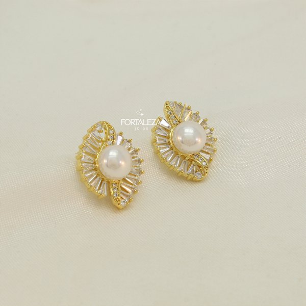 Brinco com Pérola e Moldura de Zircônia Baguete Banhado a Ouro 18k