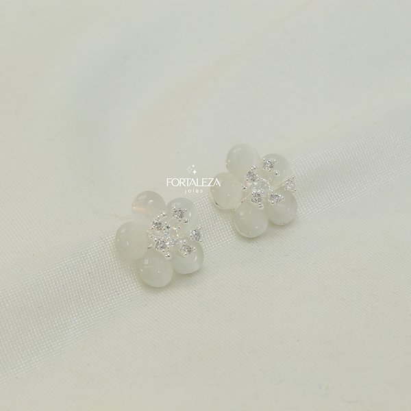 Brinco de Flor com Pétalas Madrepérola Banhado a Prata