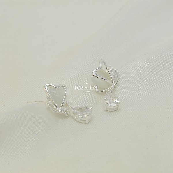 Brinco Borboleta com Pingente Gota Cristal Banhado a Prata