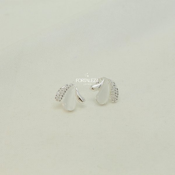 Brinco Três Pétalas Banhado a Prata