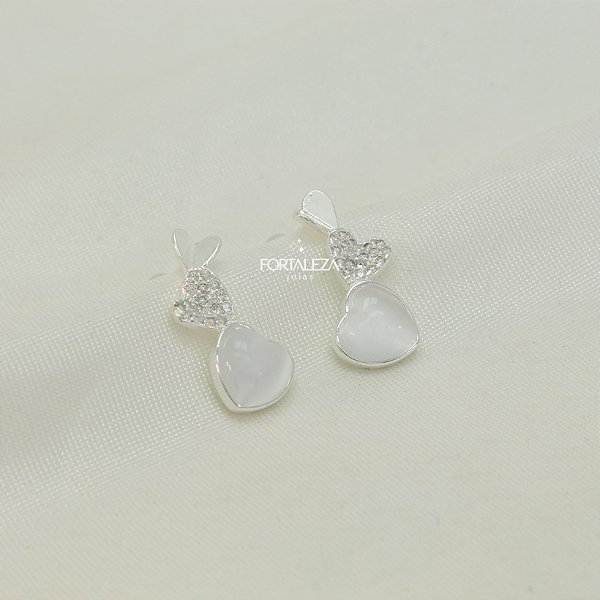 Brinco Coração Triplo Madrepérola e Zircônia Banhado a Prata