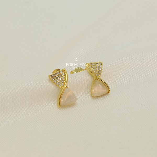 Brinco em Formato de Ampulheta Cravejada e Madrepérola Banhado a Ouro 18K