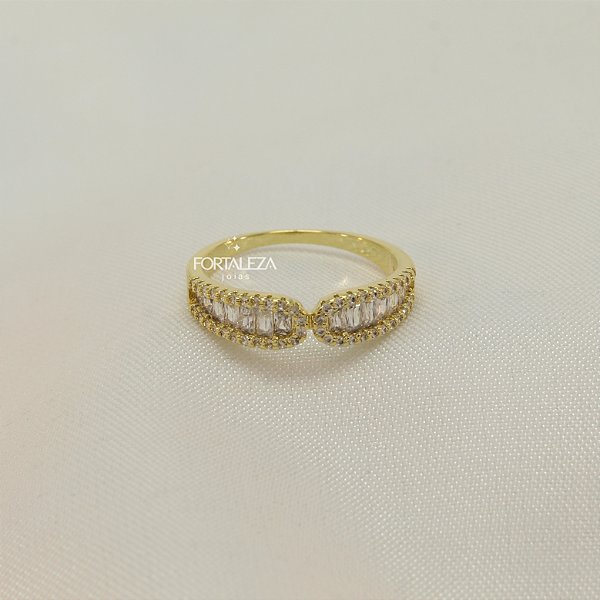 Anel com Detalhes de Zircônia Cristal Banhado a Ouro 18k