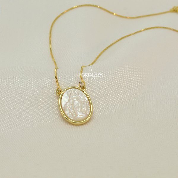 Gargantilha Madrepérolas com Pingente Nossa Senhora das Graças Banhado a Ouro 18k