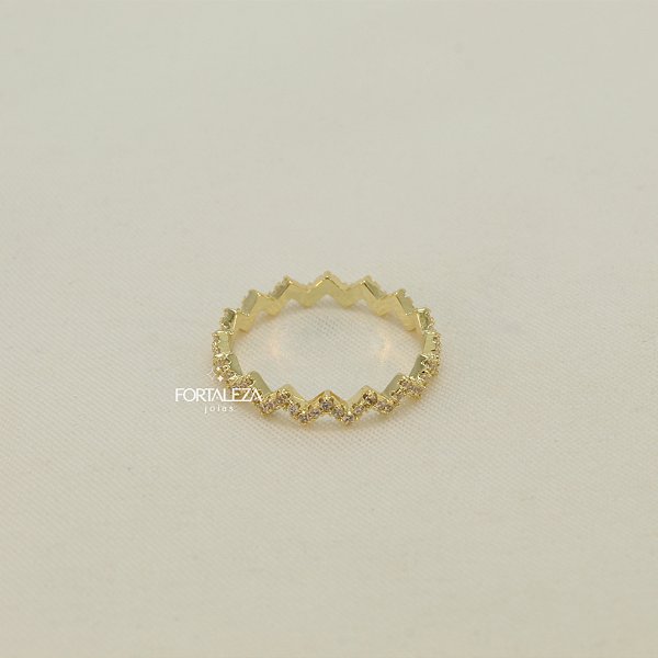 Anel com Design Ziguezague Cravejado Banhado a Ouro 18k