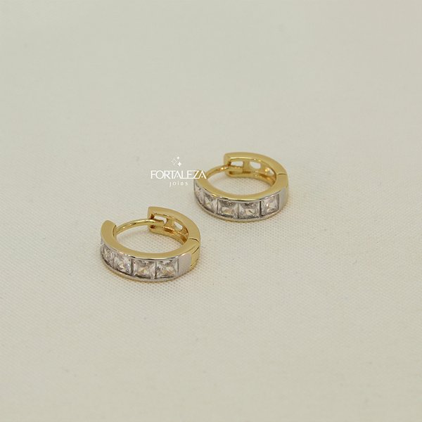 Brinco Argola Cravejado com Zircônia Baguetes Banhado a Ouro 18k