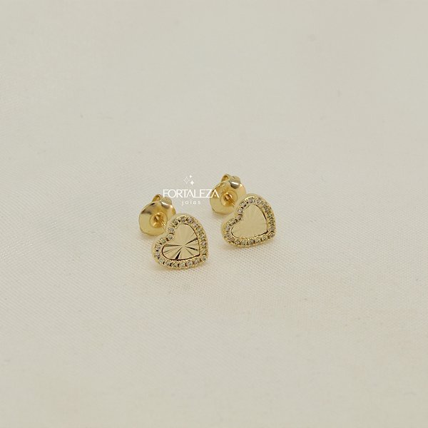 Brinco de Coração Cravejado com Micro Zircônias Banhado a Ouro 18k