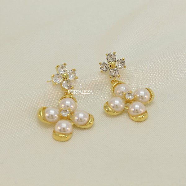 Brinco de Flor com Pérolas Banhado a Ouro 18k
