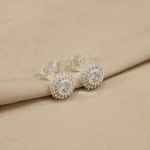 Brinco Cravejado em Zircônias Banhado a Prata