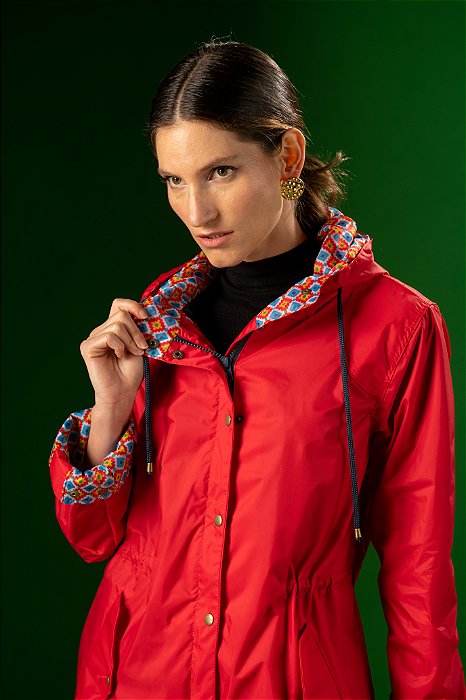 Trench Coat vermelho  com estampa tribal