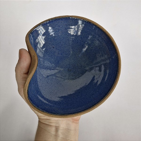 Bowl meia lua com detalhe amassado azul