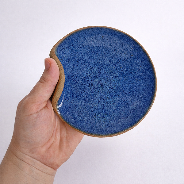 Prato 14cm azul com detalhe amassado