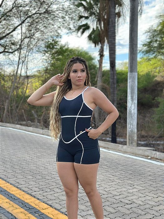 - Macaquinho Fitness Feminino com Detalhes Brancos