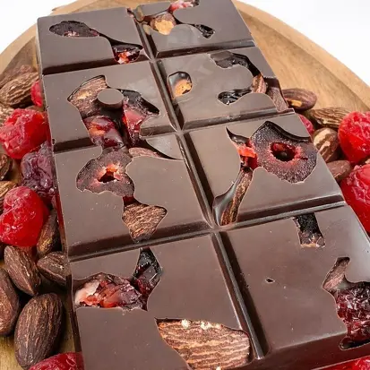Chocolate Meio Amargo Com Cereja e Amêndoas