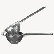 Espremedor de Laranja em Alumínio 20cm.