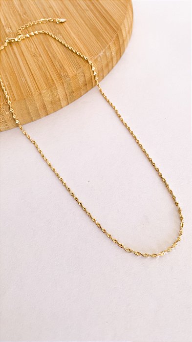 Colar Lizzi - torcido Banho Ouro 18k